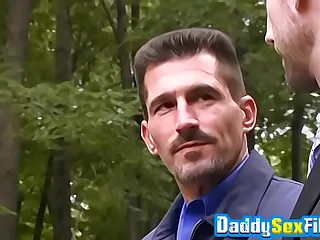 Mature hunk seduces y. gay and analfucks him outdoors